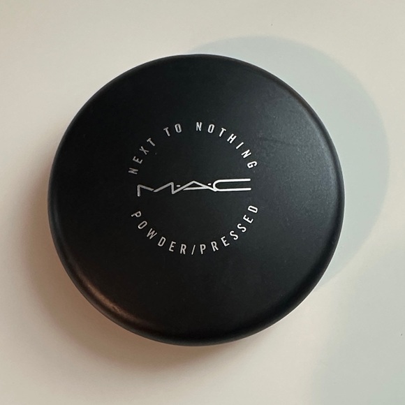 MAC Cosmetics Natural Finish Setting Powder - Picture 2 of 3